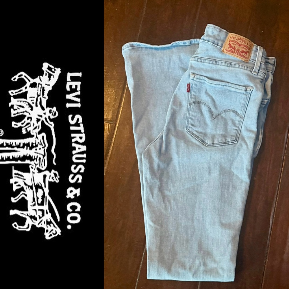 Levi's Light Wash boot cut  Jeans - Woman’s jeans 725 high rise bootcut